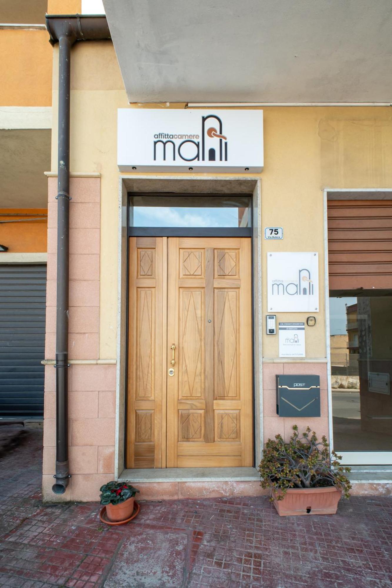 Affittacamere Mani - Camere Con Bagno Privato Gela Exterior foto